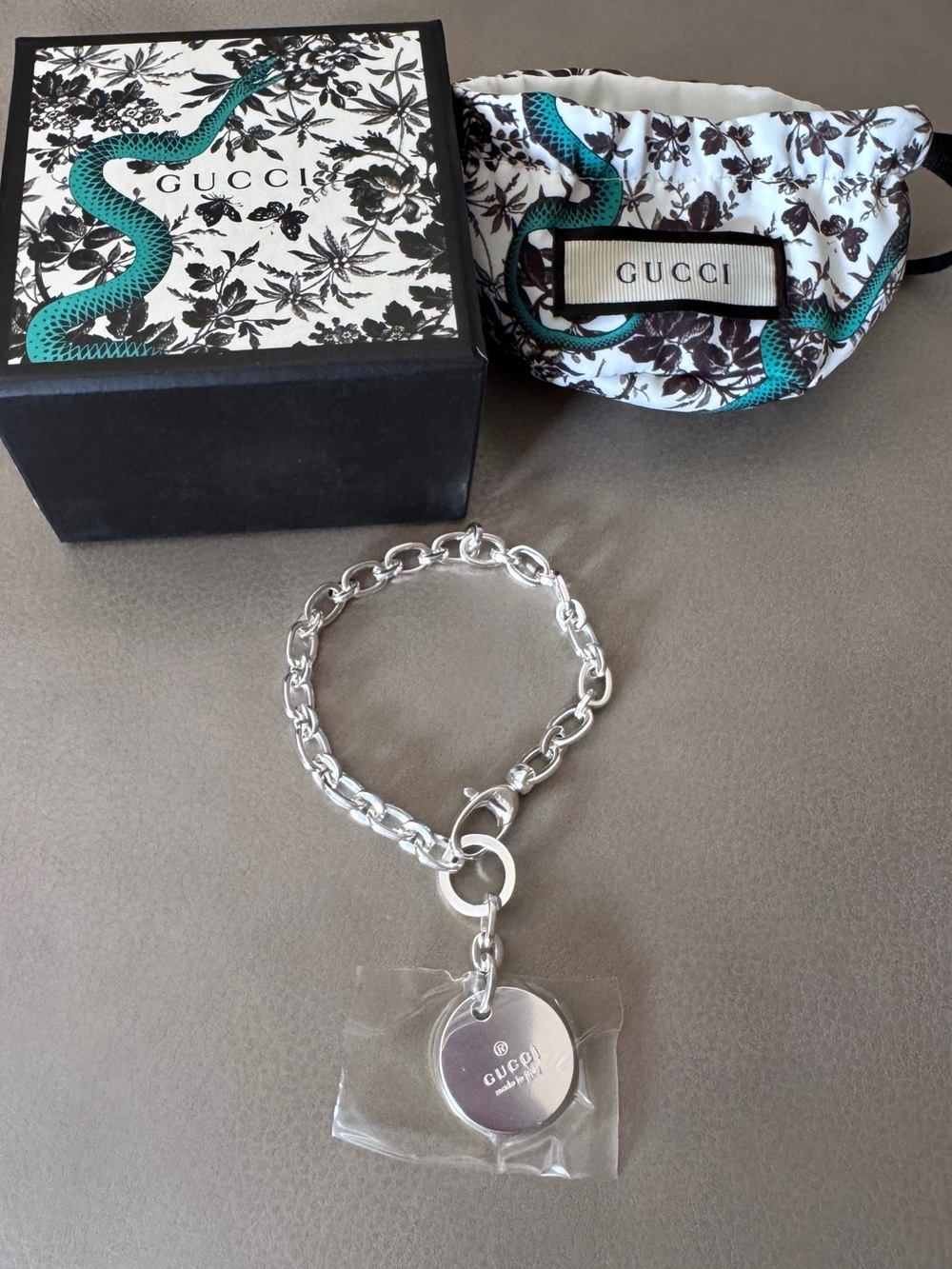 Gucci Sterling Silver Chain Bracelet with Round Logo Charm - Silver